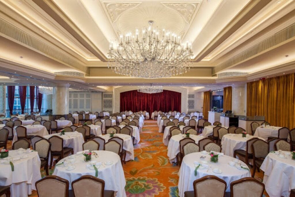 48 hours eating drinking Hong Kong itinerary weekend trip Maxim's Palace