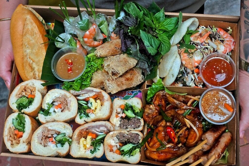 The best junk boat catering options for the hot summer season 8 best junk catering options Hong Kong An Choi