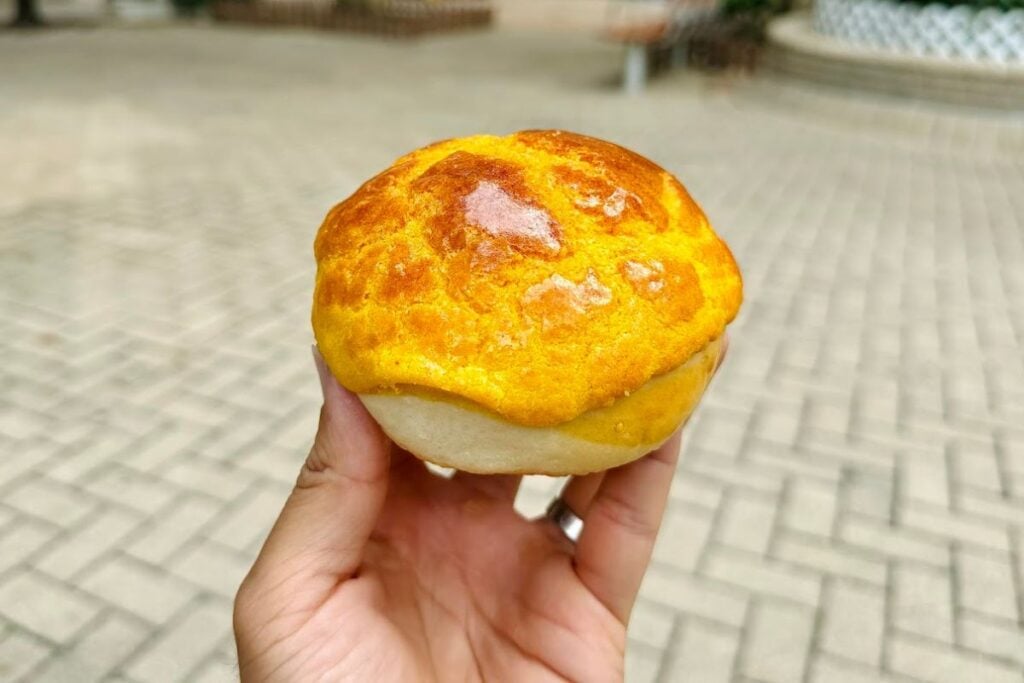 best pineapple buns Hong Kong Kam Wah