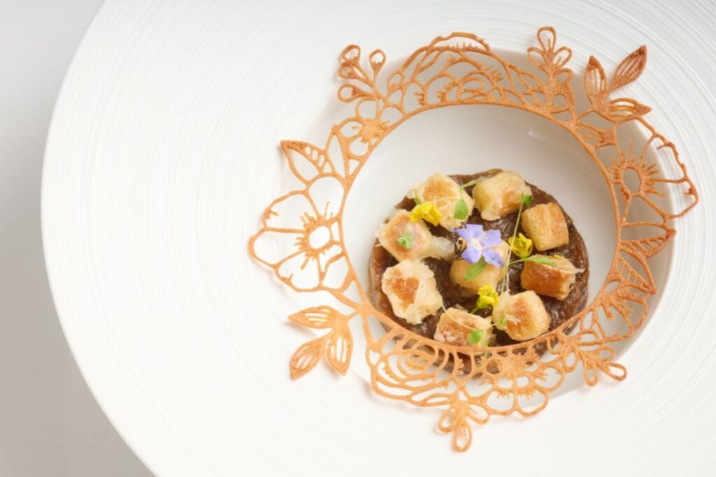 The best restaurants in Admiralty for business lunches and luxurious dinners 8 The best restaurants in Admiralty for business lunches and luxurious dinners Restaurant Petrus