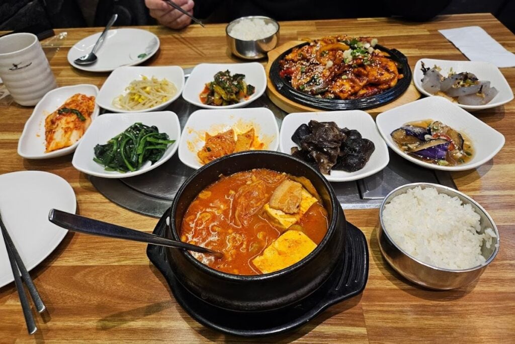 The best restaurants in Sheung Wan: quick lunches, long dinners, and fancy menus 3 best restaurants Sheung Wan Da Hwa Won